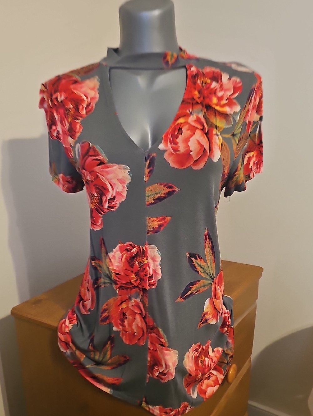a.n.a Gray Tee with Coral Floral Cutout V-Neck